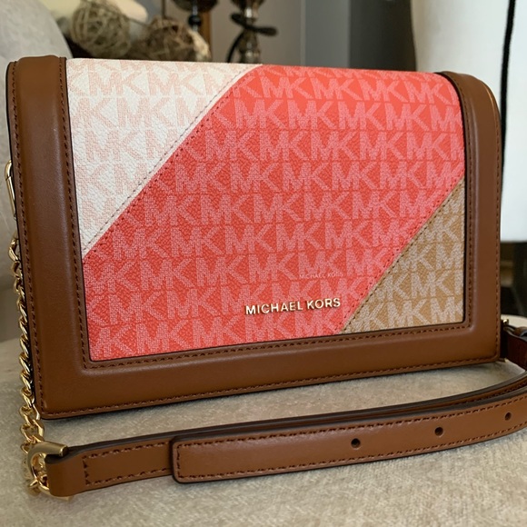 Michael Kors Handbags - HP💞 New Mk crossbody 🦄 limited addition